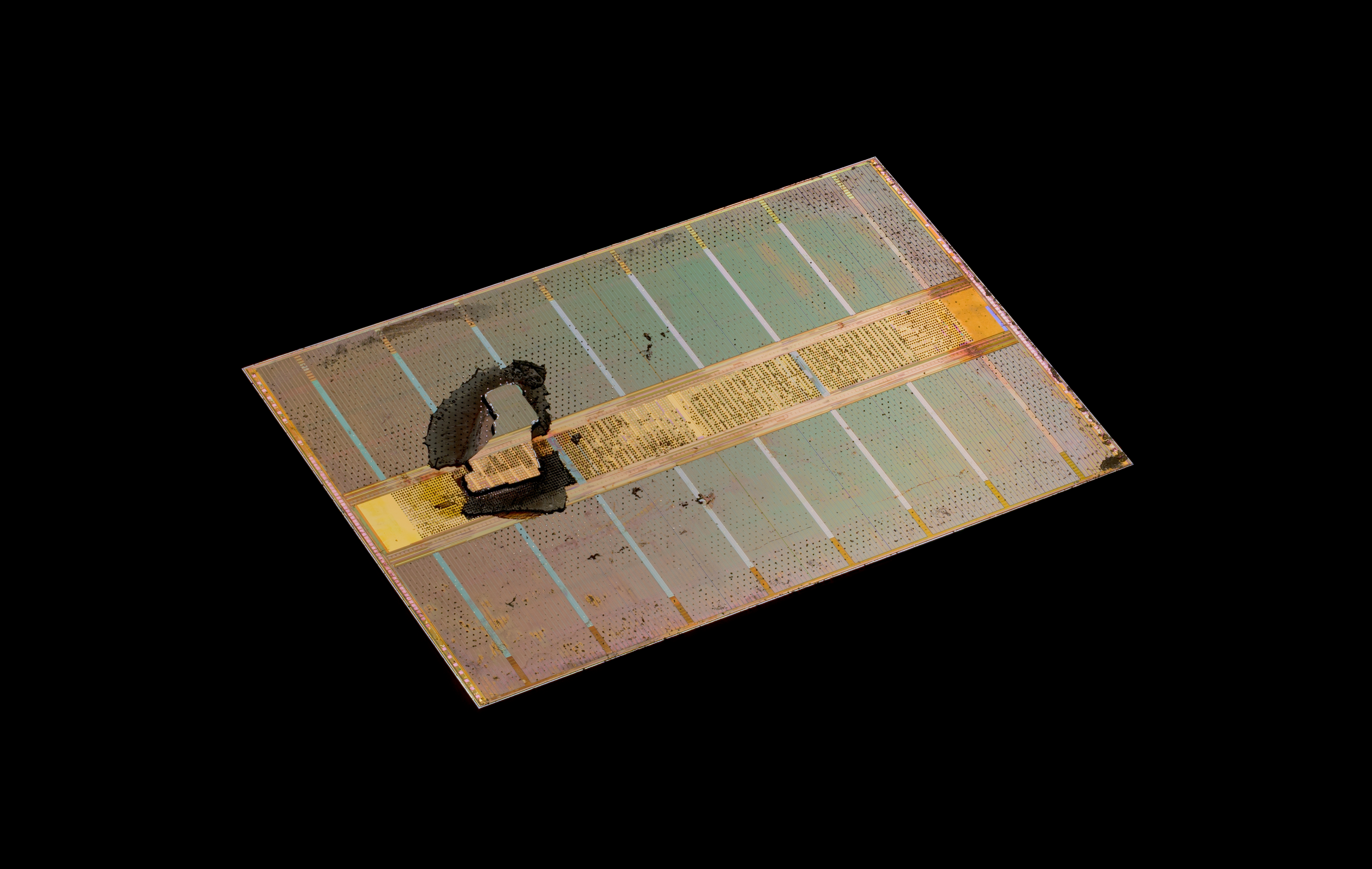 HBM 高带宽内存裸片特写：AI 算力竞赛的「硬通货」