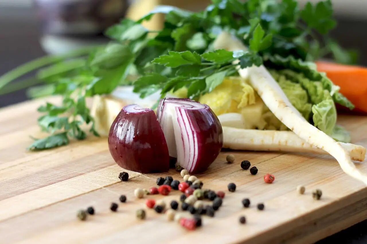 Detail Q&A (Vegetables + Peppercorns) — Repeated Hallucination: Counted Peppercorns 17 times